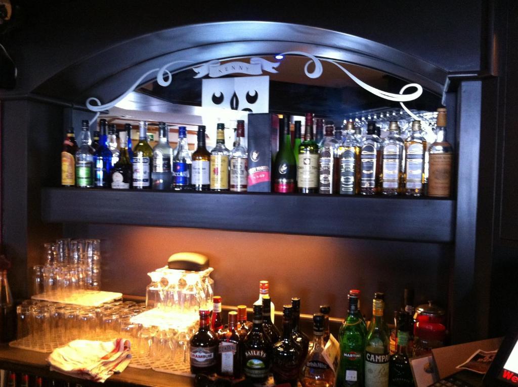 Galway Arms Inn エクステリア 写真