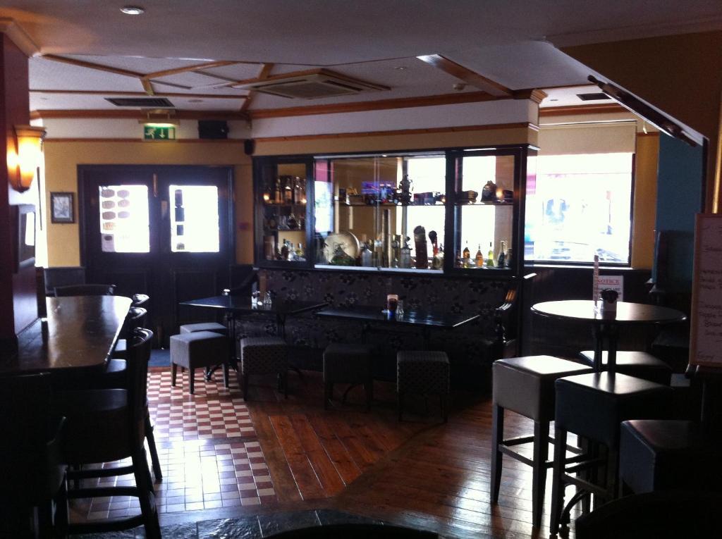 Galway Arms Inn エクステリア 写真