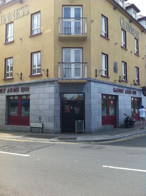 Galway Arms Inn エクステリア 写真