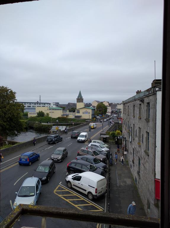 Galway Arms Inn エクステリア 写真